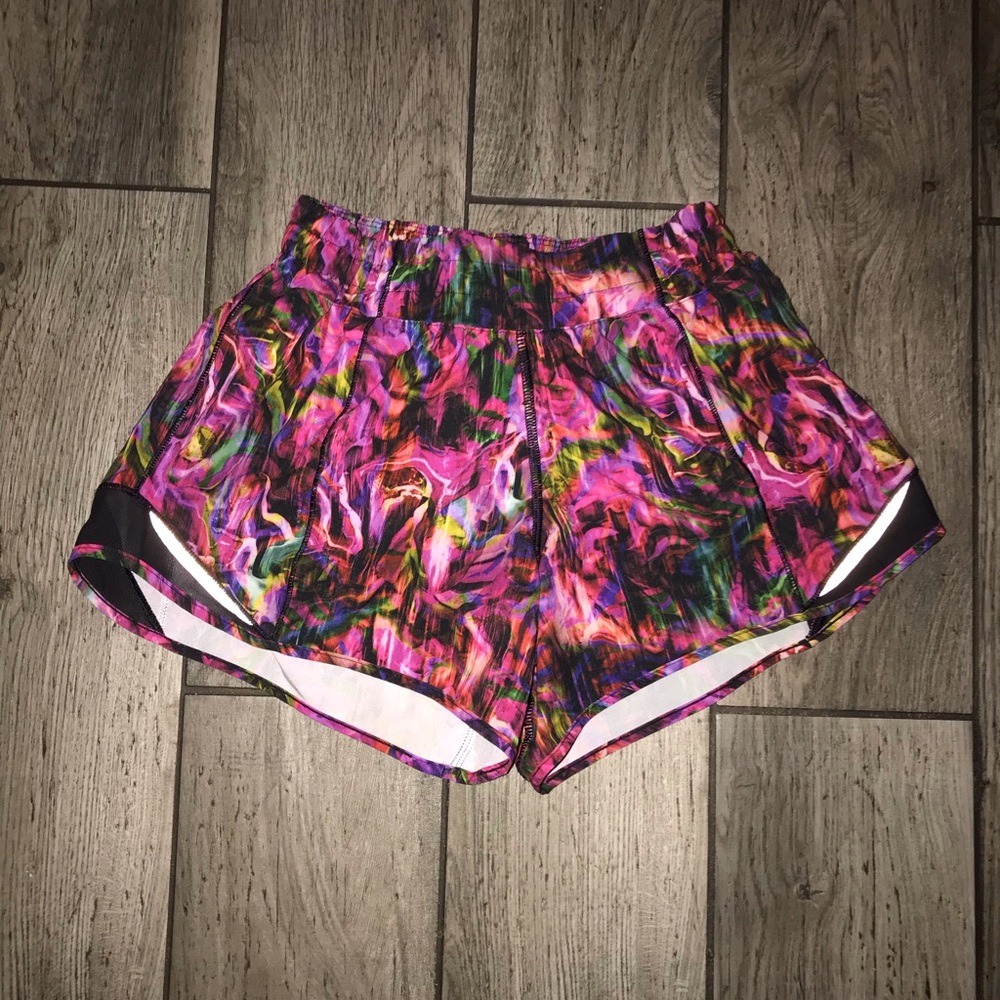 Lululemon Hotty Hot Low Rise Short 4" 4T